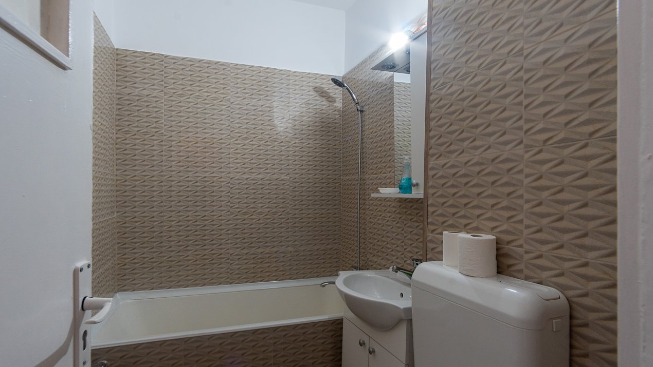 Garsoniera proaspăt renovata - 