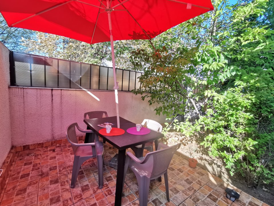 Casa Strada Muntii Carpati, 3 camere, curte proprie