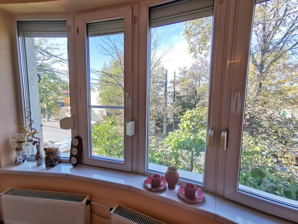 Casa Strada Muntii Carpati, 3 camere, curte proprie