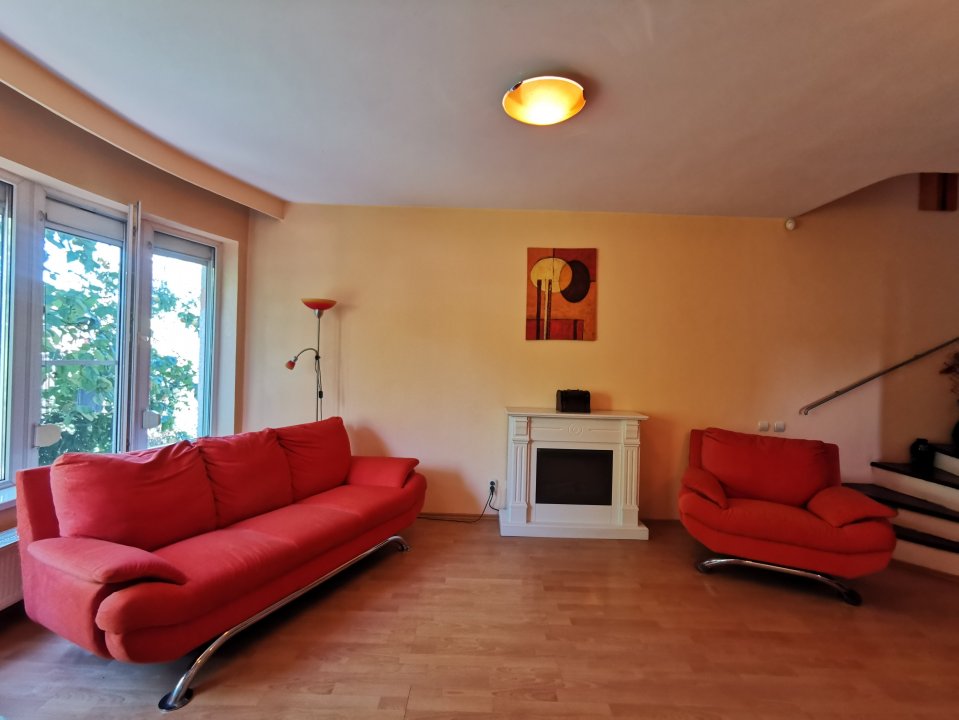 Casa Strada Muntii Carpati, 3 camere, curte proprie