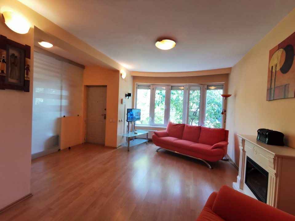 Casa Strada Muntii Carpati, 3 camere, curte proprie