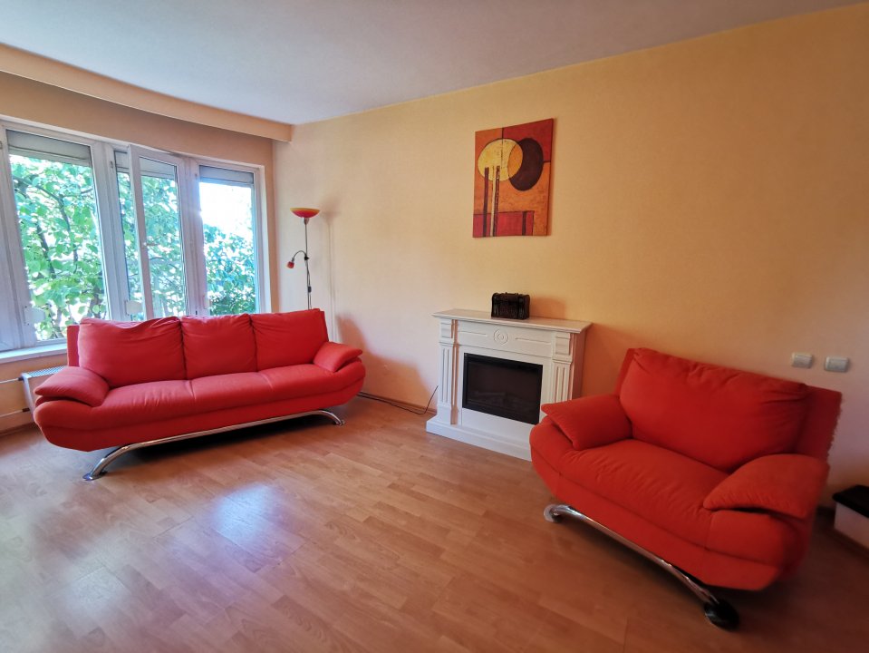 Casa Strada Muntii Carpati, 3 camere, curte proprie