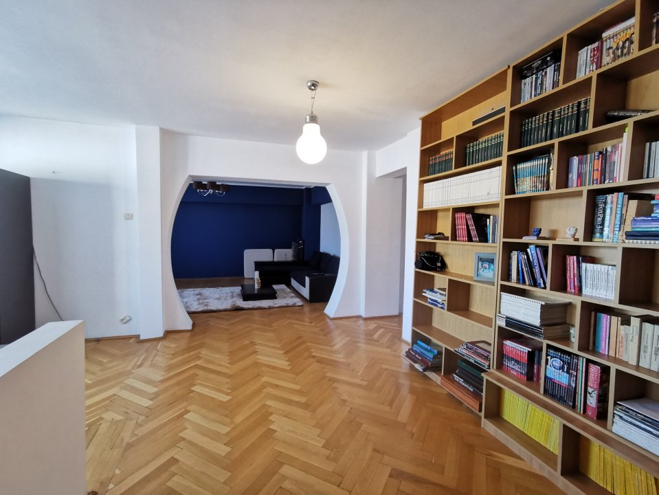 Apartament Central, bloc Casa Cartii