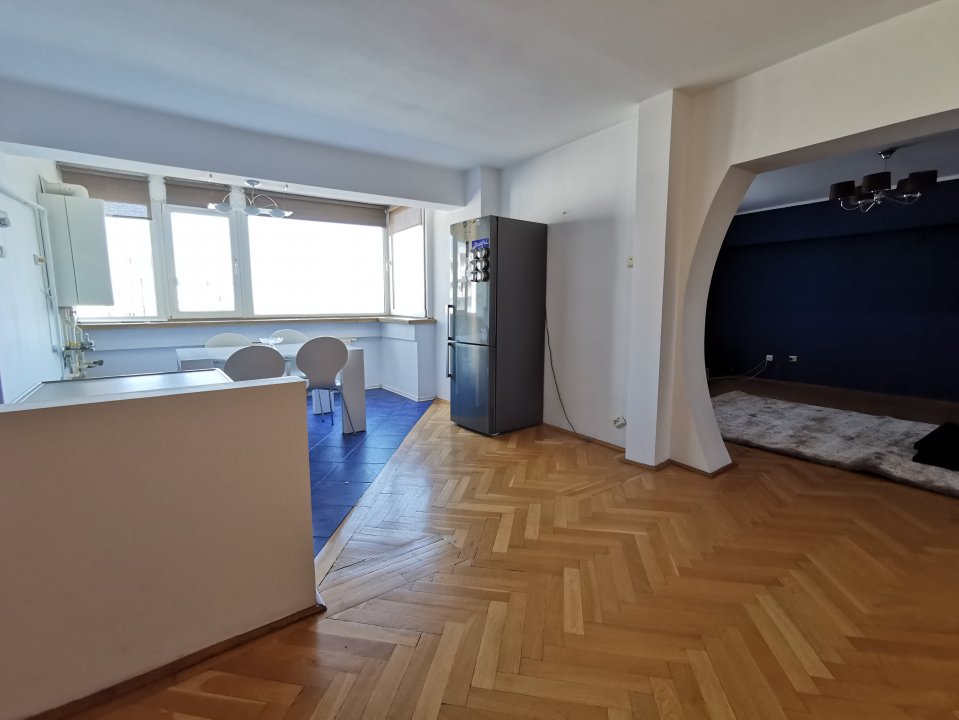 Apartament Central, bloc Casa Cartii