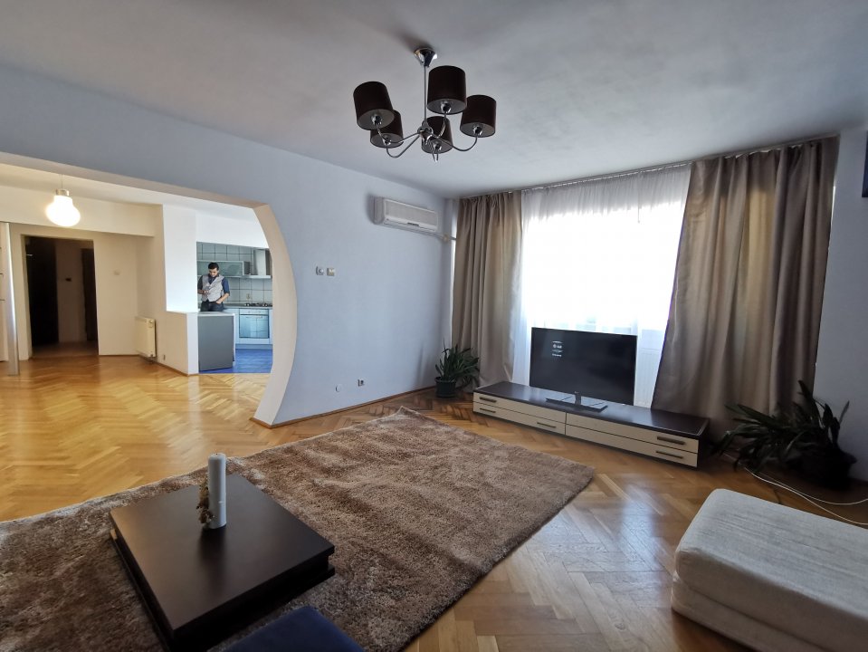 Apartament Central, bloc Casa Cartii