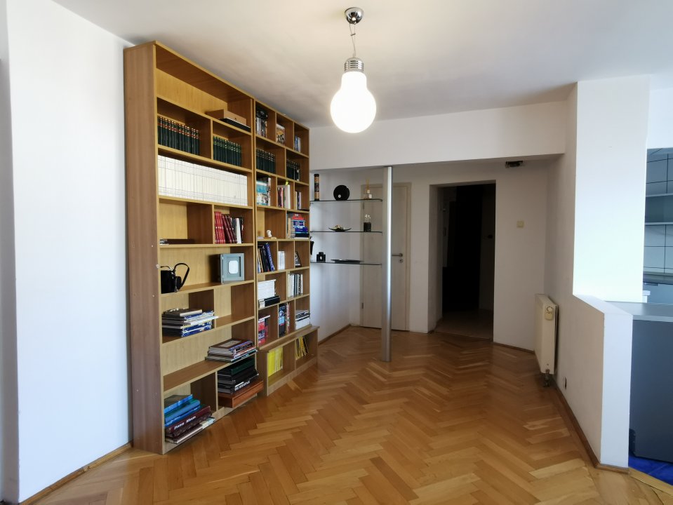 Apartament Central, bloc Casa Cartii