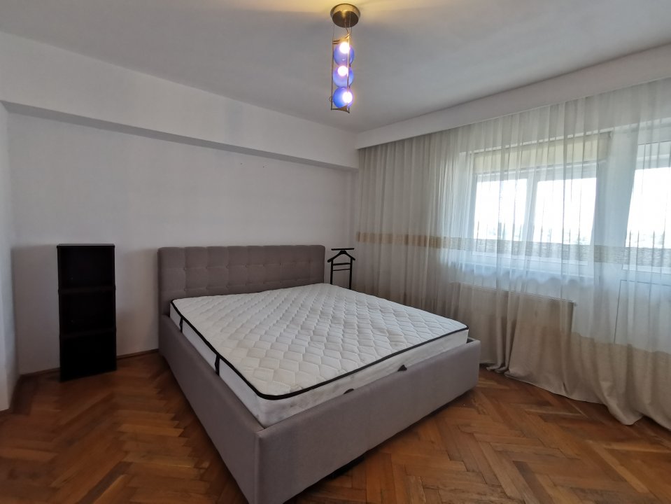 Apartament Central, bloc Casa Cartii