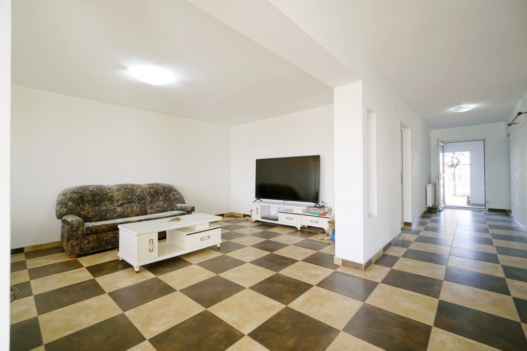 Vila 210 mp + Lot 6100 mp Crevedia