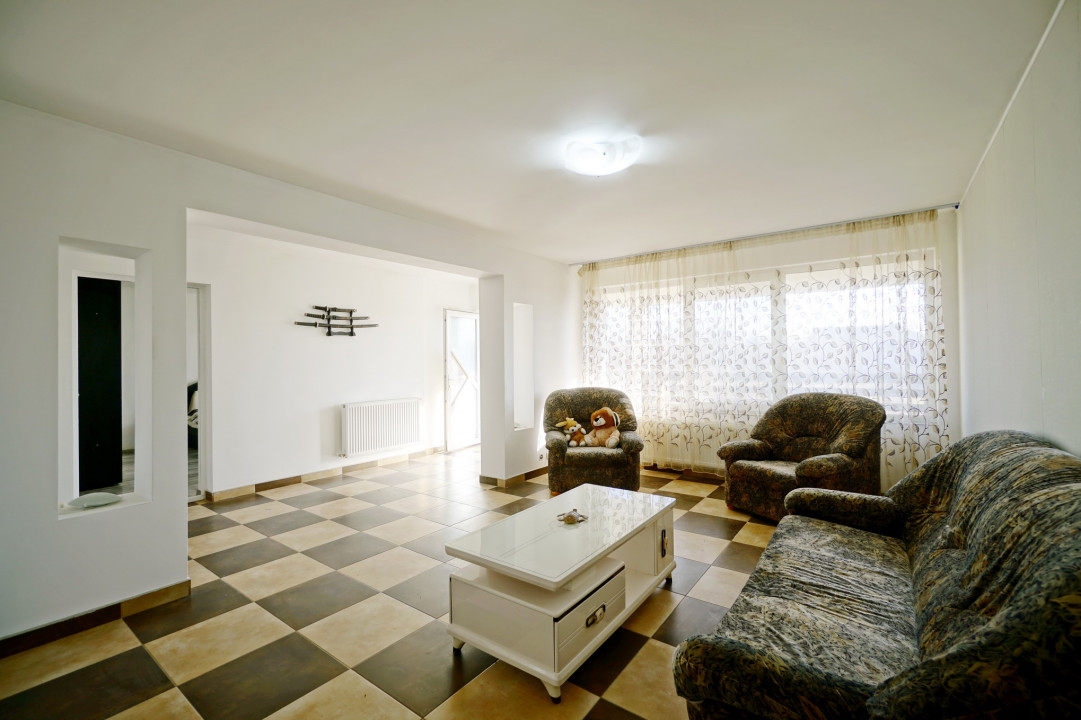 Vila 210 mp + Lot 6100 mp Crevedia