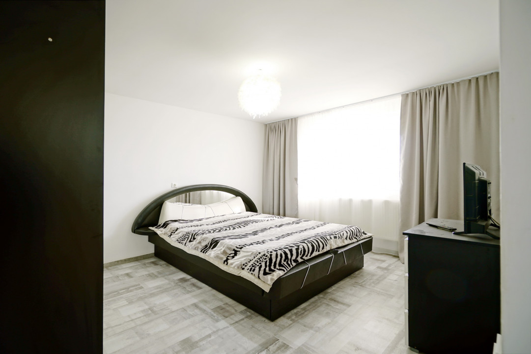 Vila 210 mp + Lot 6100 mp Crevedia