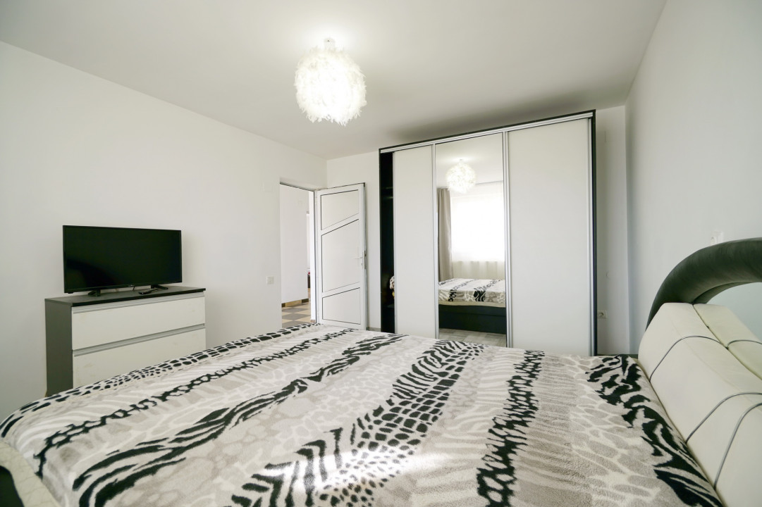 Vila 210 mp + Lot 6100 mp Crevedia