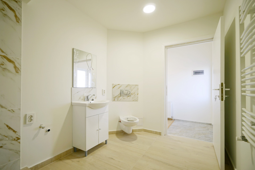 Vila 210 mp + Lot 6100 mp Crevedia