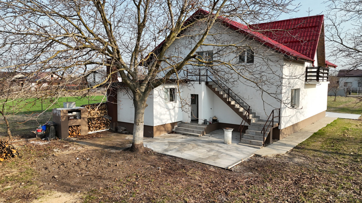 Vila 210 mp + Lot 6100 mp Crevedia