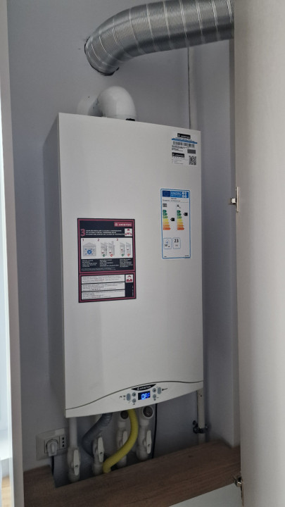 2 camere, centrala proprie, loc de parcare !