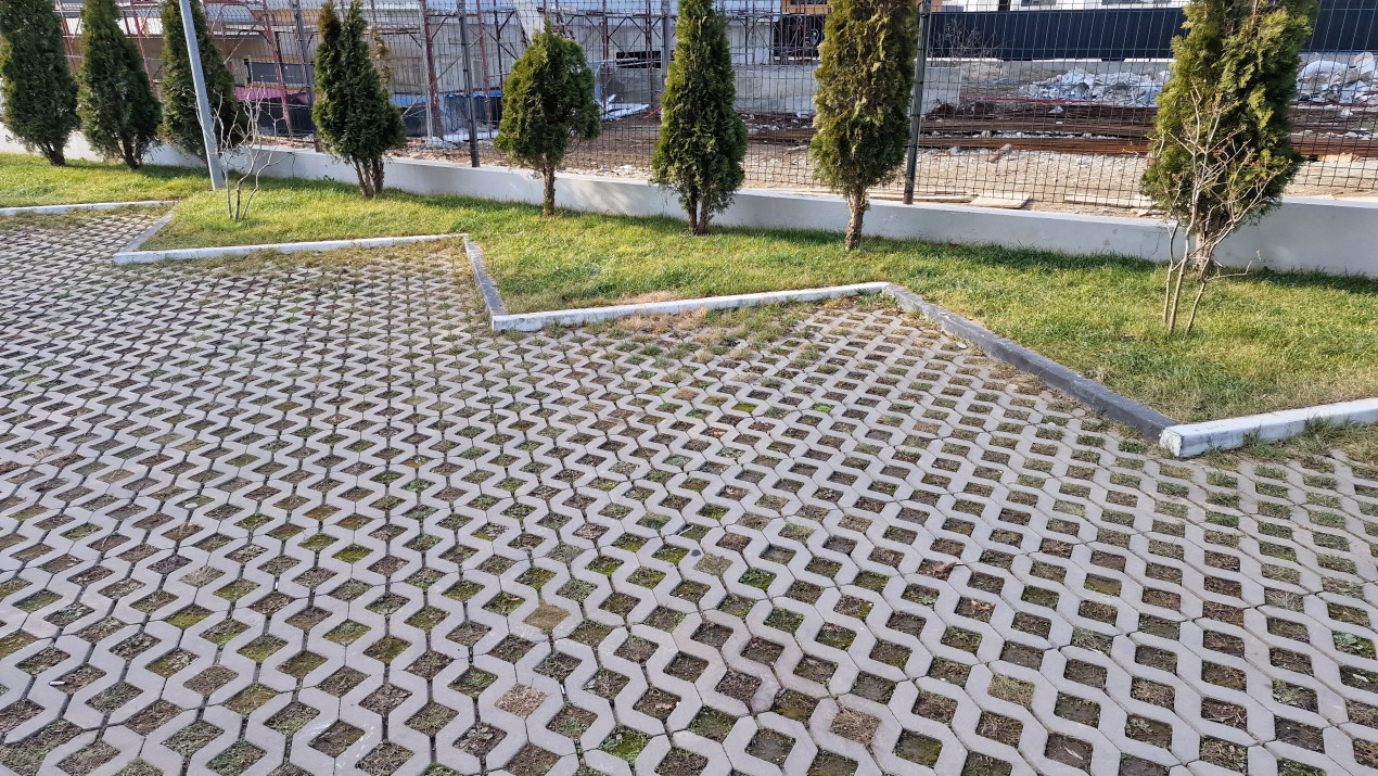 2 camere, centrala proprie, loc de parcare !