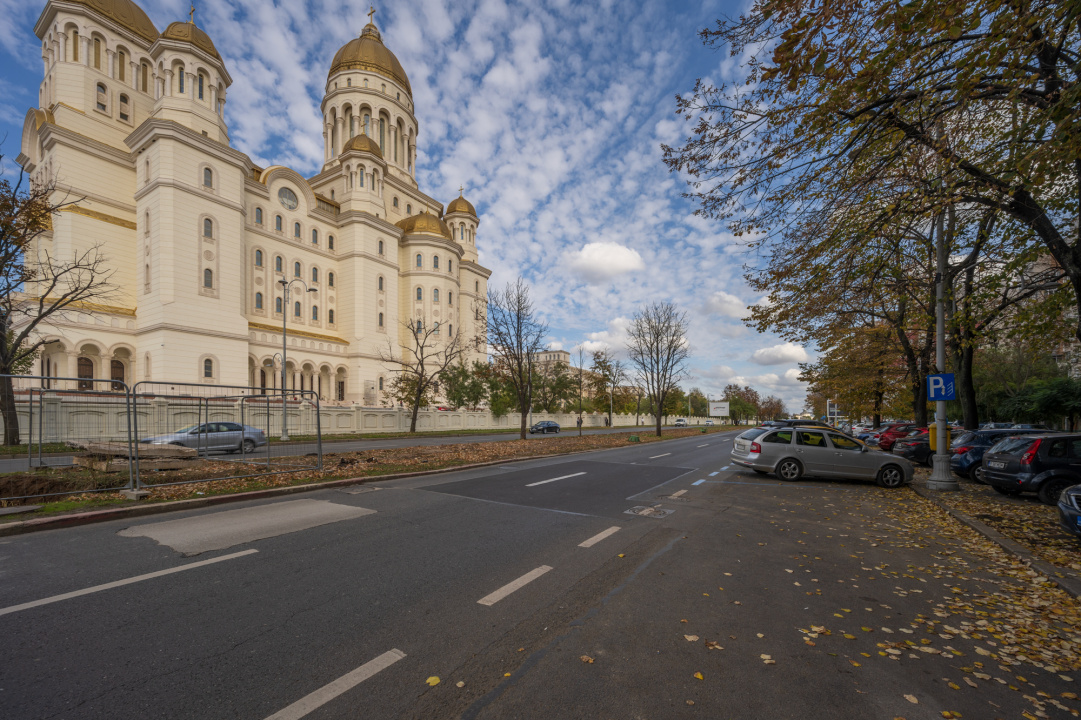 CALEA 13 SEPTEMBRIE - MARIOTT, SPATIU COMERCIAL 92 MP!