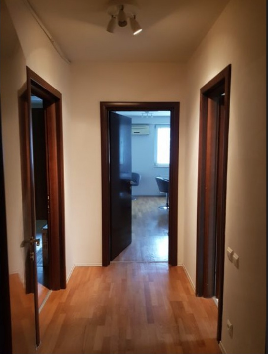 PIATA VICTORIEI, SPATIU BIROU, 130 MP!