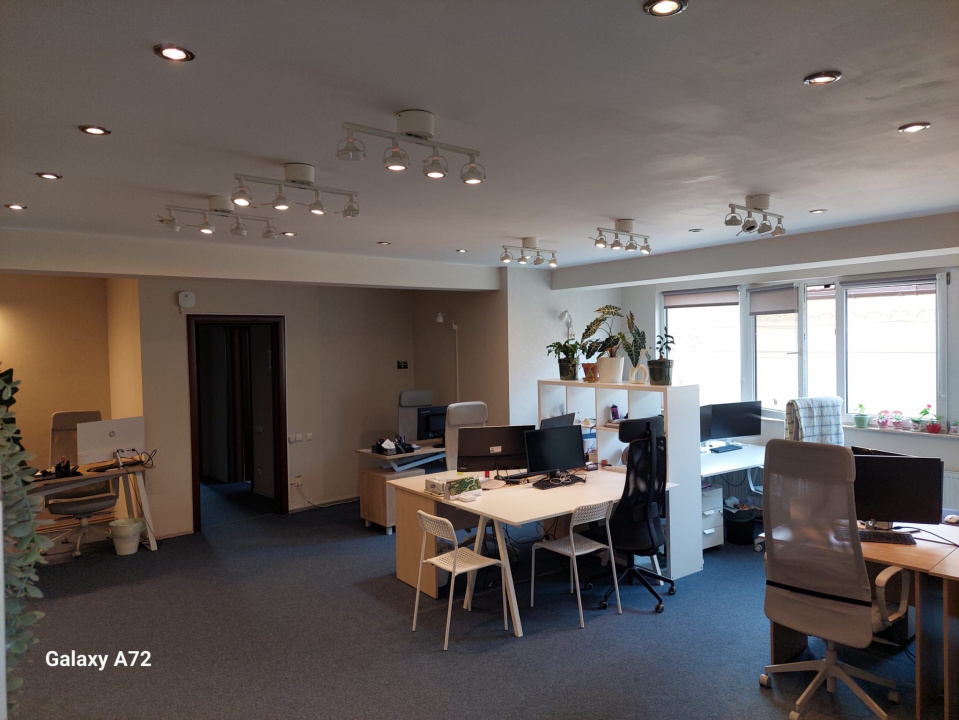 PIATA VICTORIEI, SPATIU BIROU, 130 MP!