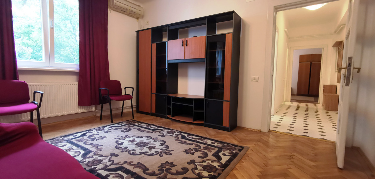 Vis a vis de Gradina Botanica cu centrala proprie 