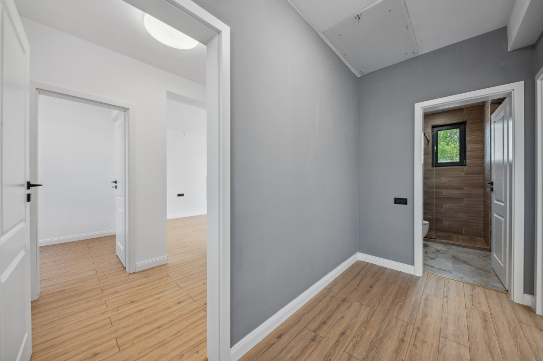 Otopeni-centru. Vila individuala finalizata, toate utilitatile, libera.