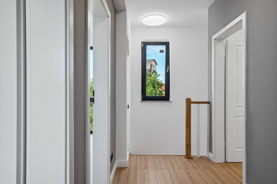 Otopeni-centru. Vila individuala finalizata, toate utilitatile, libera.