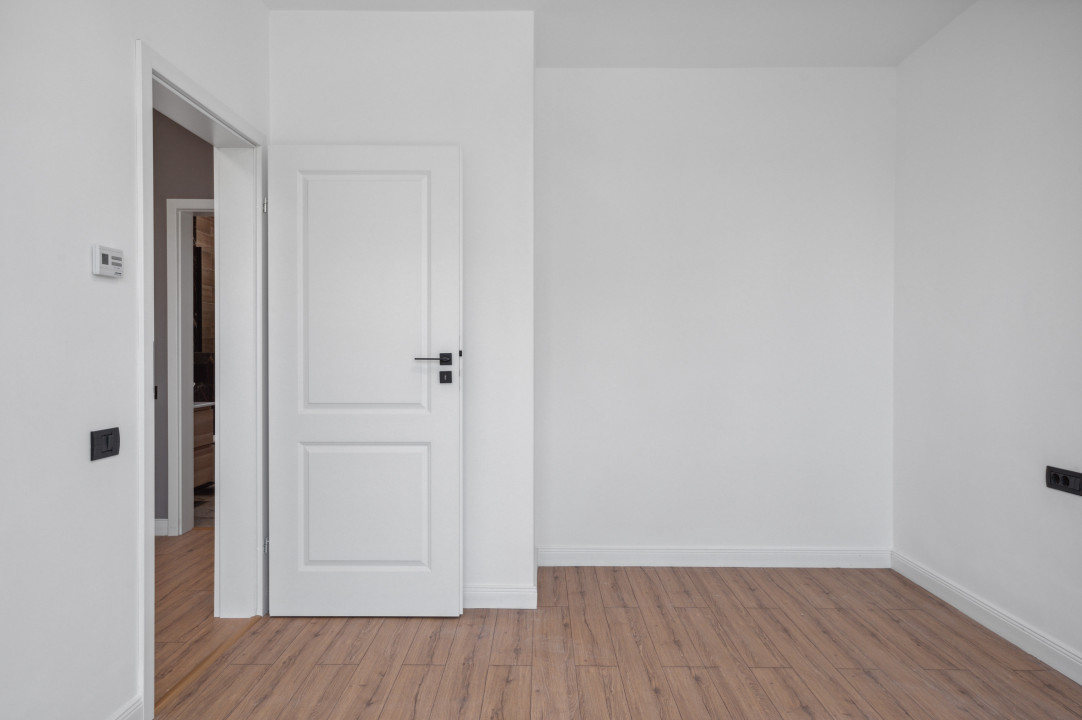 Otopeni-centru. Vila individuala finalizata, toate utilitatile, libera.