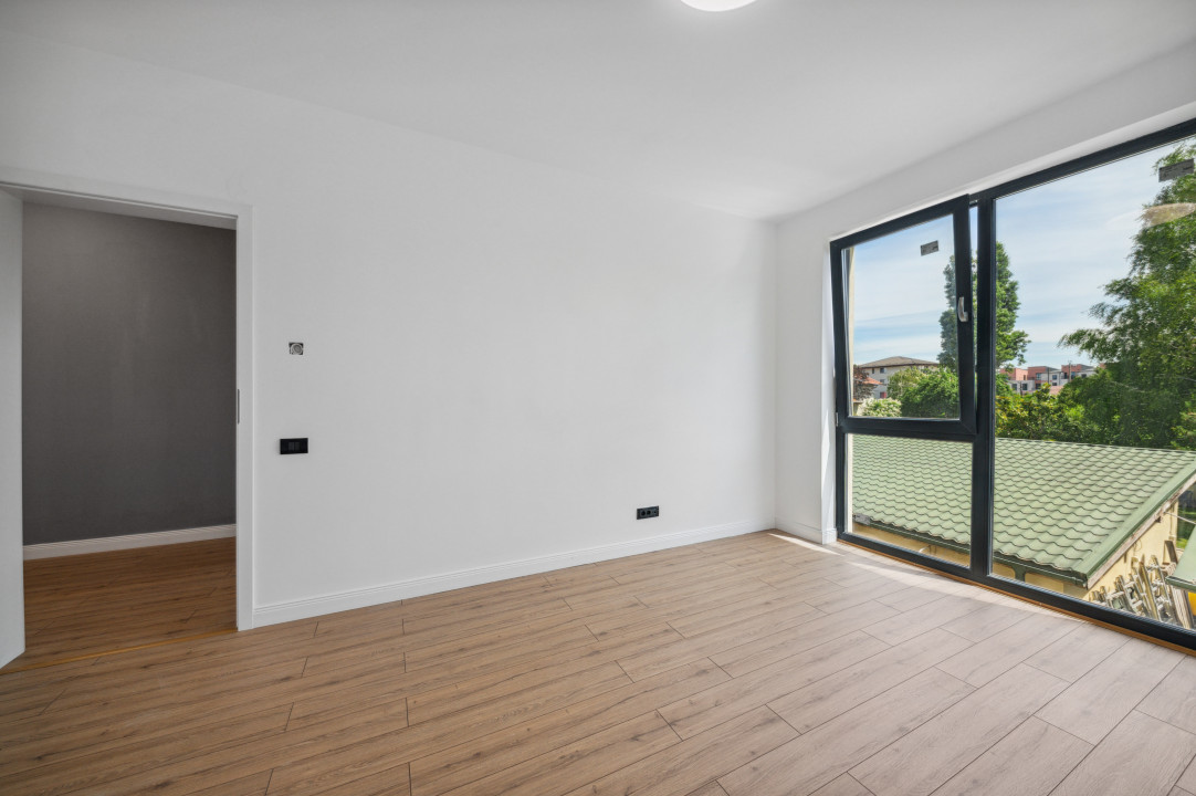 Otopeni-centru. Vila individuala finalizata, toate utilitatile, libera.