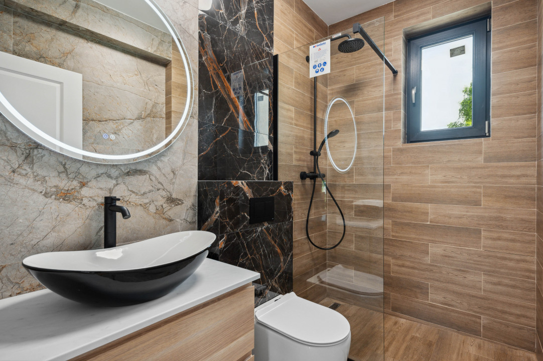 Otopeni-centru. Vila individuala finalizata, toate utilitatile, libera.