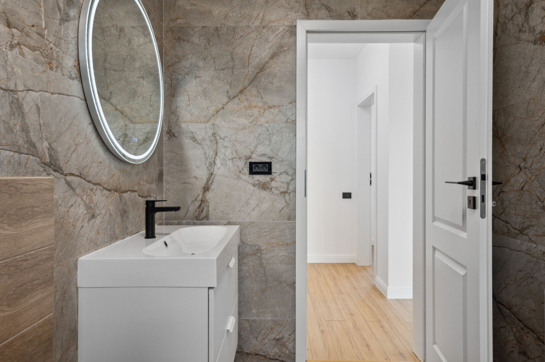 Otopeni-centru. Vila individuala finalizata, toate utilitatile, libera.