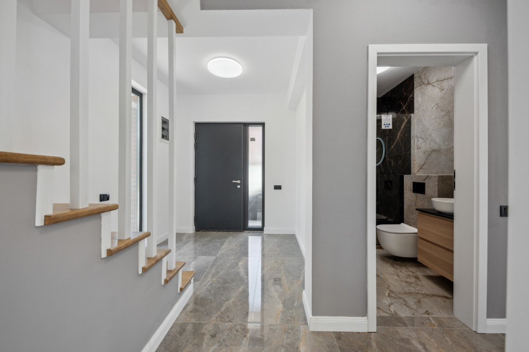 Otopeni-centru. Vila individuala finalizata, toate utilitatile, libera.