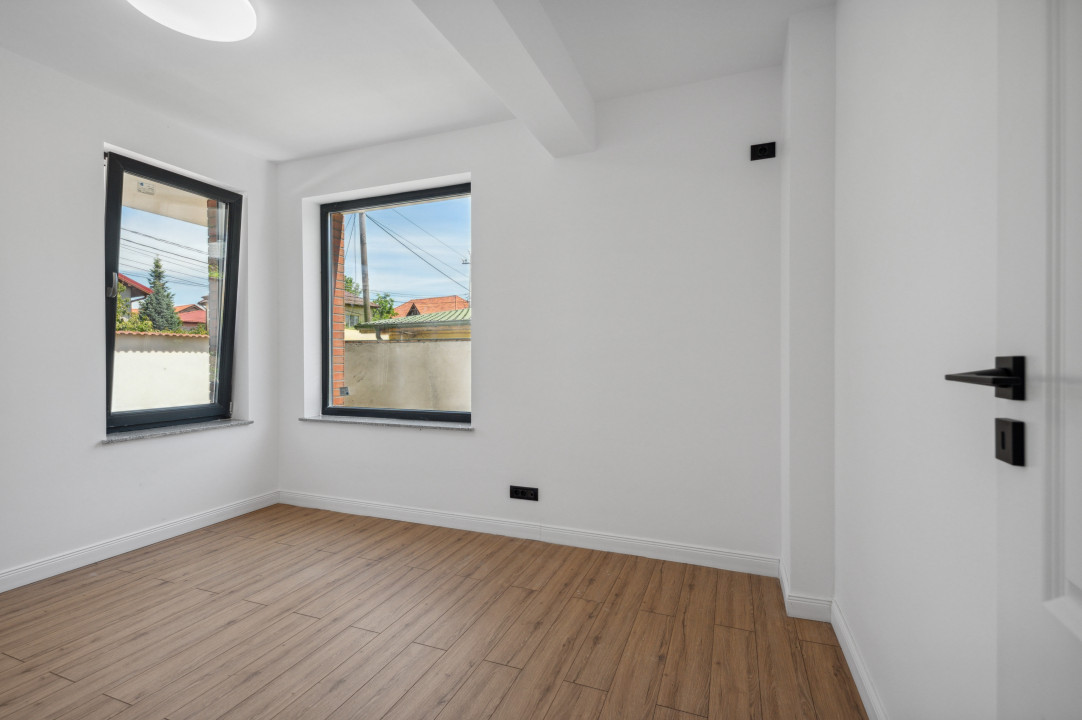 Otopeni-centru. Vila individuala finalizata, toate utilitatile, libera.