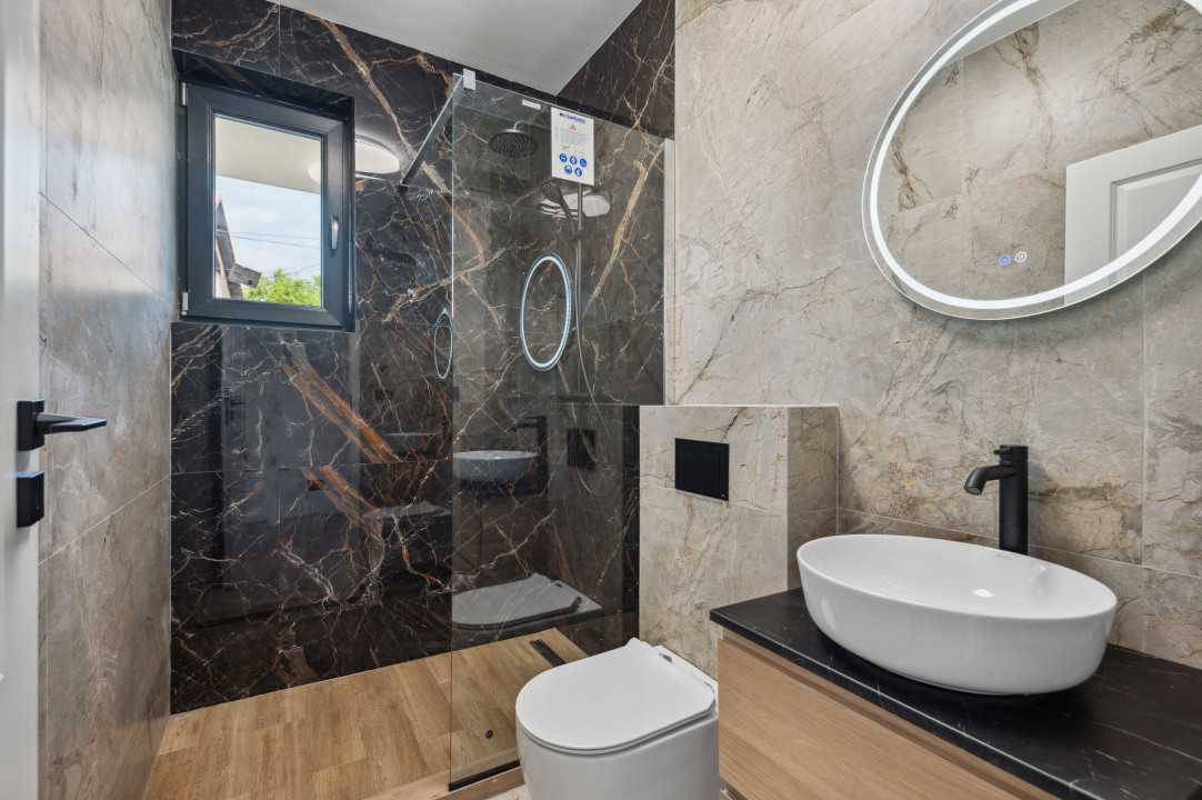 Otopeni-centru. Vila individuala finalizata, toate utilitatile, libera.