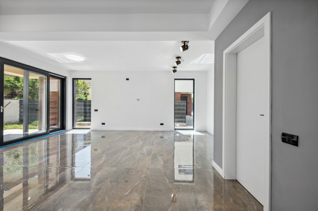 Otopeni-centru. Vila individuala finalizata, toate utilitatile, libera.