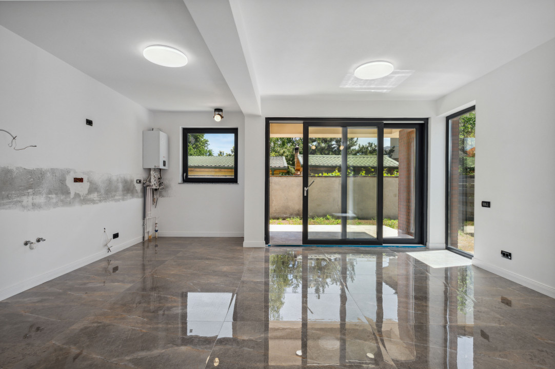 Otopeni-centru. Vila individuala finalizata, toate utilitatile, libera.