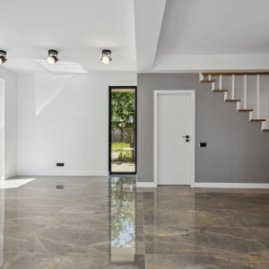 Otopeni-centru. Vila individuala finalizata, toate utilitatile, libera.