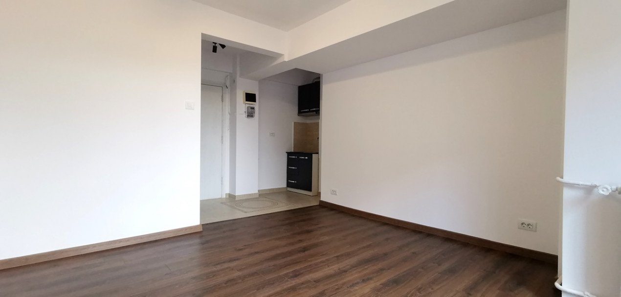 Garsoniera de inchiriat langa cladirea CEC 