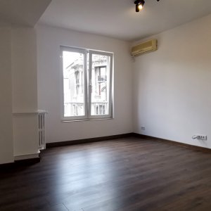 Garsoniera de inchiriat langa cladirea CEC 