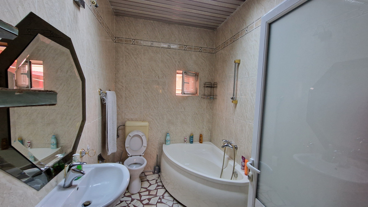 Vila , 300mp utili, ideala afterschool, cazare muncitori straini etc!