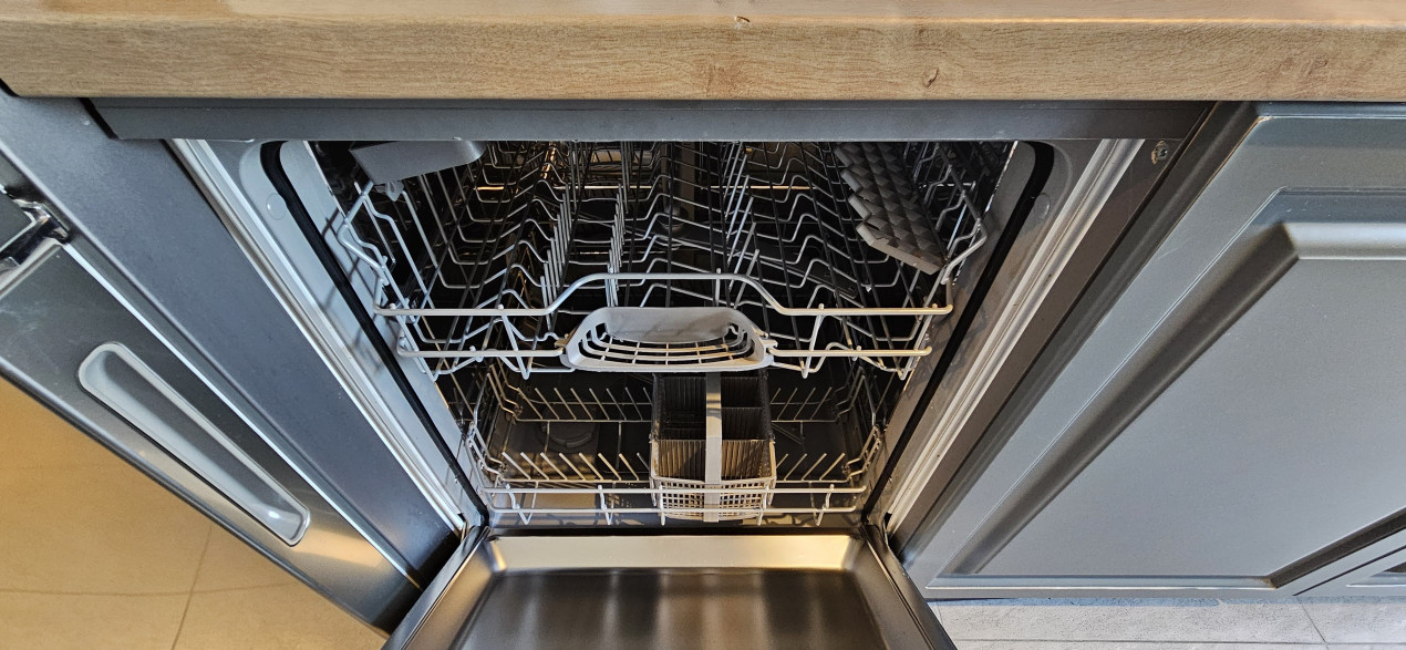 COMISION 0 Dristor 2 Camere luminoase Baba Novac Residence