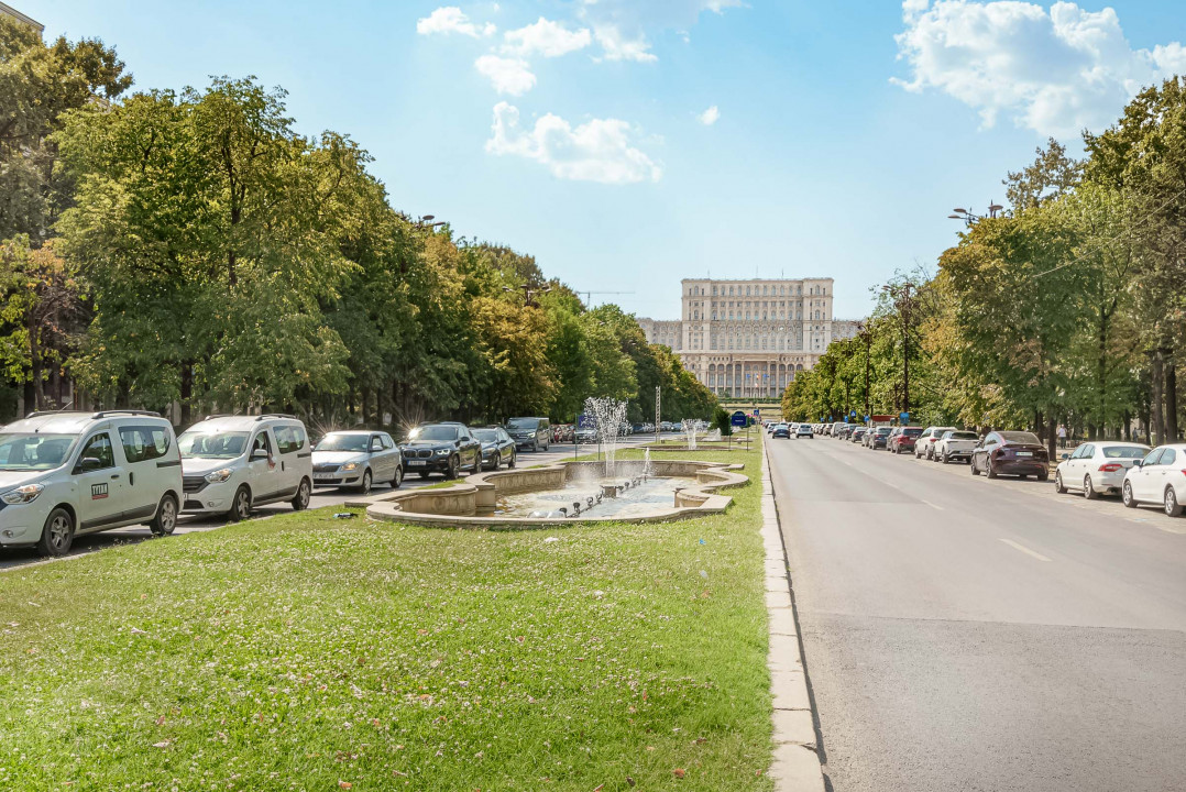 Apartament cu 4 camere pe Bulevardul Unirii