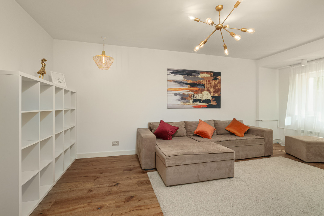 Apartament cu 4 camere pe Bulevardul Unirii