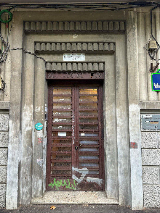 Piata Pache Protopescu, Centrala proprie