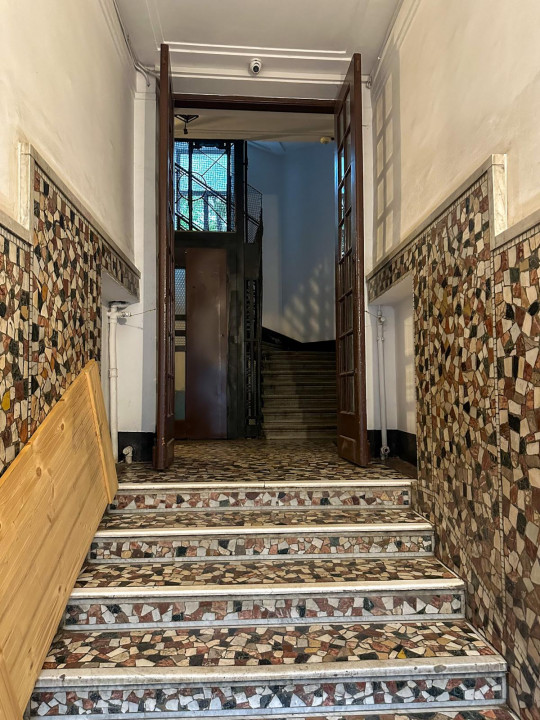 Piata Pache Protopescu, Centrala proprie