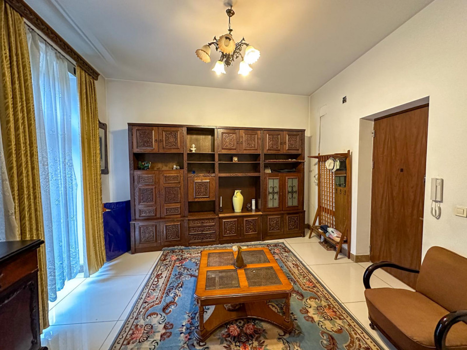 Piata Pache Protopescu, Centrala proprie