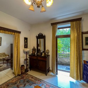 Piata Pache Protopescu, Centrala proprie