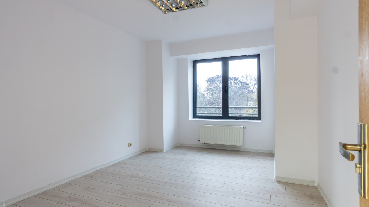 Spatiu birouri zona Mihalache - Turda in imobil mixt, 5 camere, 130 mp, 7 eur/mp