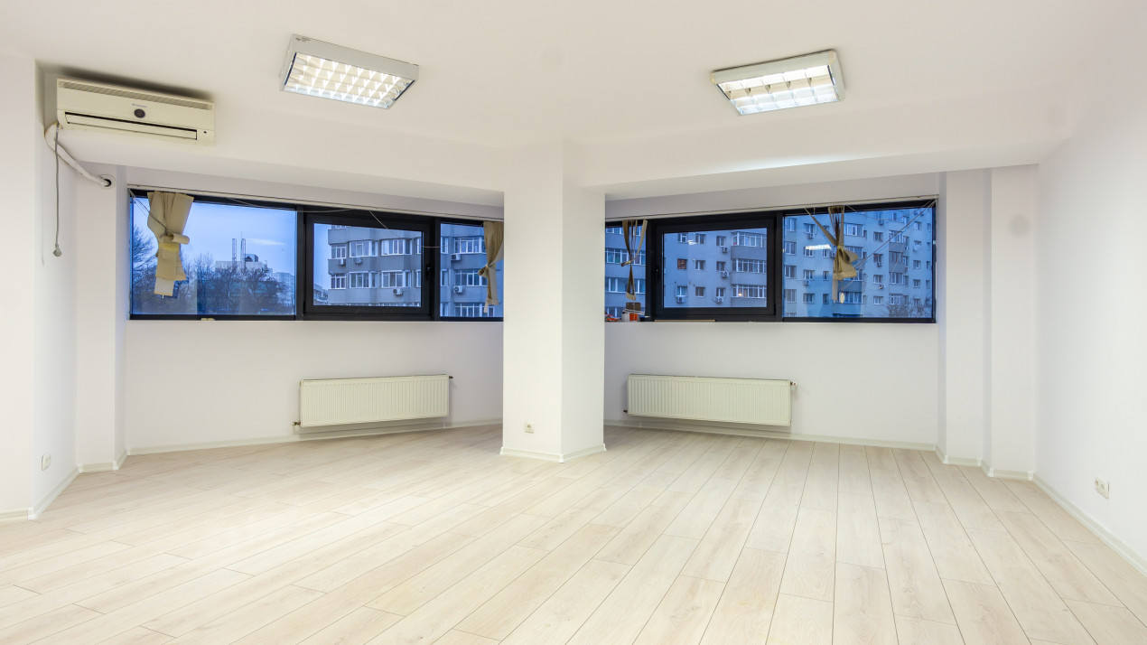 Spatiu birouri zona Mihalache - Turda in imobil mixt, 5 camere, 130 mp, 7 eur/mp