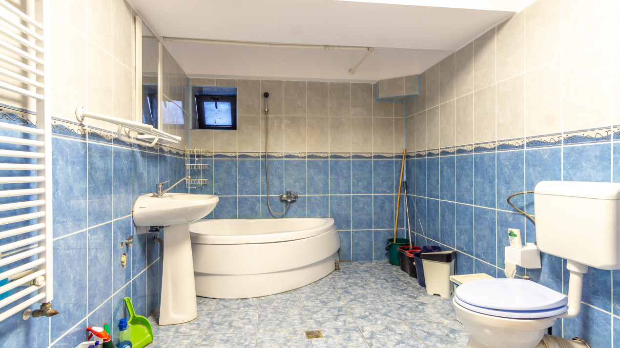 Spatiu birouri zona Mihalache - Turda in imobil mixt, 5 camere, 130 mp, 7 eur/mp