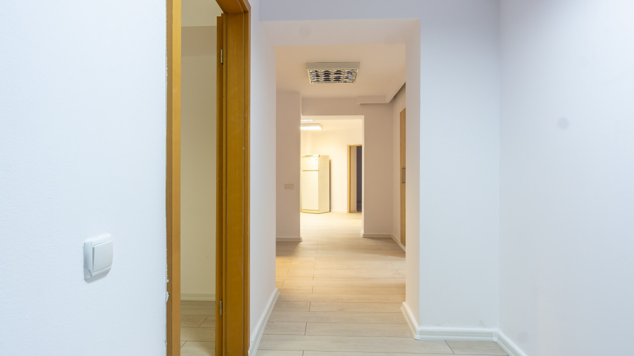 Spatiu birouri zona Mihalache - Turda in imobil mixt, 5 camere, 130 mp, 7 eur/mp