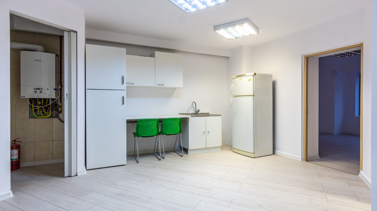 Spatiu birouri zona Mihalache - Turda in imobil mixt, 5 camere, 130 mp, 7 eur/mp